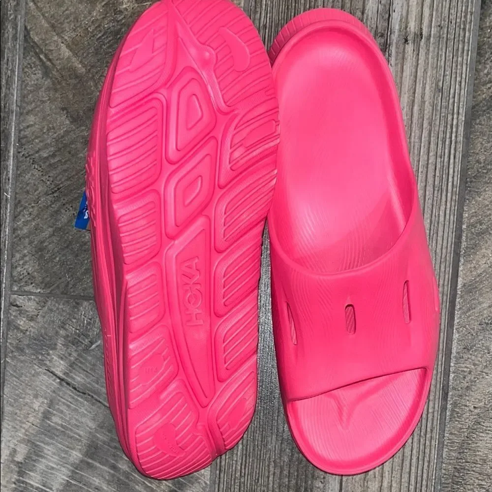 Nwt Hoka ORA Recovery fuschia slides